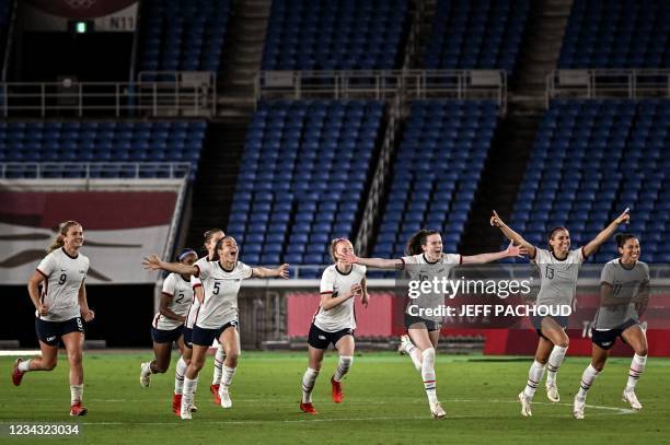 S players celebrate after winning the Tokyo 2020 Olympic Games women's quarter-final football match between Netherlands and the USA at Yokohama...