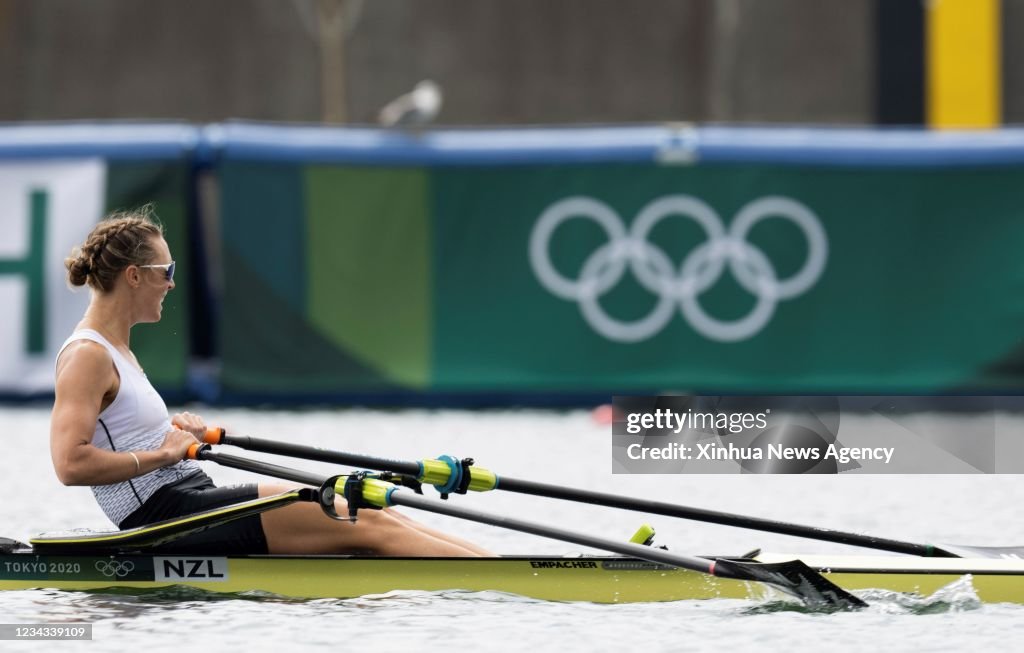 Emma Twigg Rowing Emma Twigg of New Zealand competes during the Tokyo 2020 women's ...