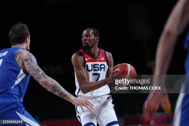 S Kevin Wayne Durant holds the ball in the men's preliminary round group A basketball match between USA and Czech Republic during the Tokyo 2020...
