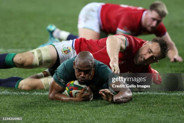 Makazole Mapimpi of South Africa scores during the 2nd Test between South Africa and the British & Irish Lions at Cape Town stadium on July 31, 2021...