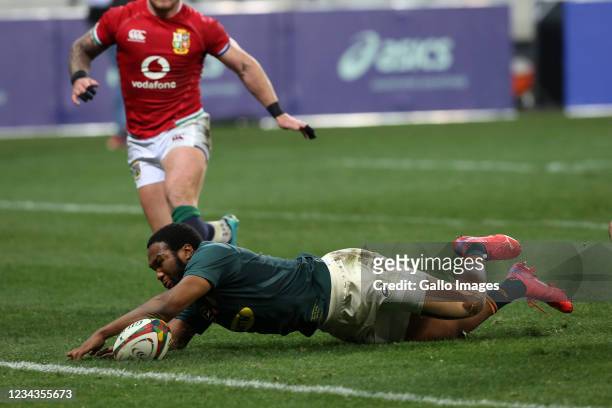 Lukhanyo Am of South Africa scores a try during the 2nd Test between South Africa and the British & Irish Lions at Cape Town stadium on July 31, 2021...