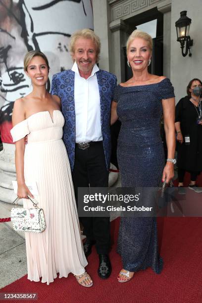 Thomas Gottschalk and his partner Karina Mross and her daughter Melinda during the opera for all concert "Tristan und Isolde" as part of the Munich...