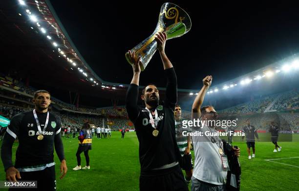 Antonio Adan of Sporting CP celebrates winning the Portuguese SuperCup with trophy at the end of the Portuguese SuperCup match between Sporting CP...