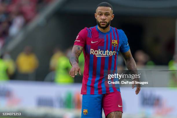 Memphis Depay of FC Barcelona Looks on during the Pre-Season Friendly match between VfB Stuttgart and FC Barcelona at Mercedes-Benz Arena on July 31,...