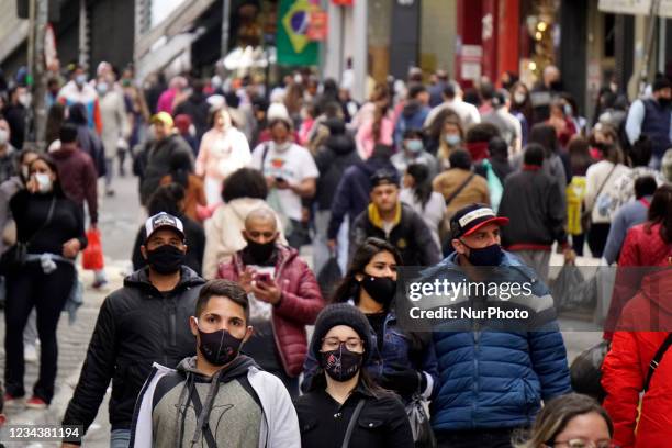 Crowd Flocking 31 People Flocking Stock Photos, High-Res Pictures, and Images - Getty ...