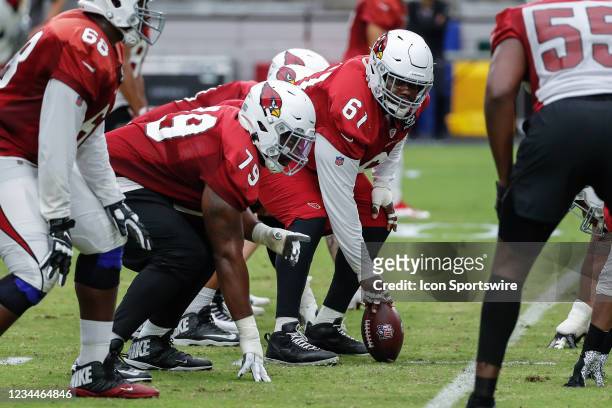 Arizona Cardinals center Rodney Hudson sets up on offense during Arizona Cardinals training camp on August 4, 2021 at State Farm Stadium in Glendale,...
