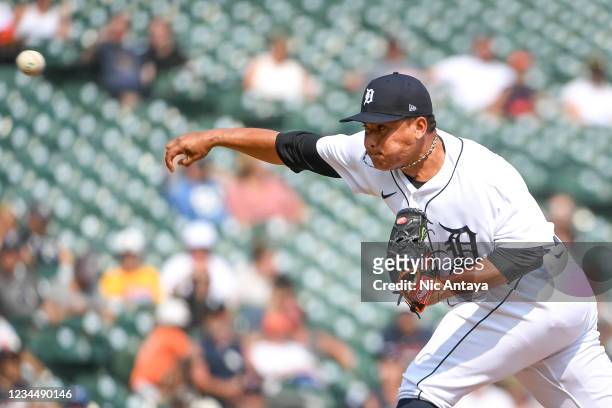 Erasmo Ramirez of the Detroit Tigers delivers a pitch against the Boston Red Sox during the top of the eighth inning at Comerica Park on August 05,...