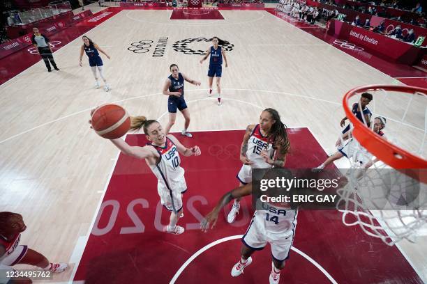 S Breanna Stewart goes to the basket in the women's semi-final basketball match between USA and Serbia during the Tokyo 2020 Olympic Games at the...