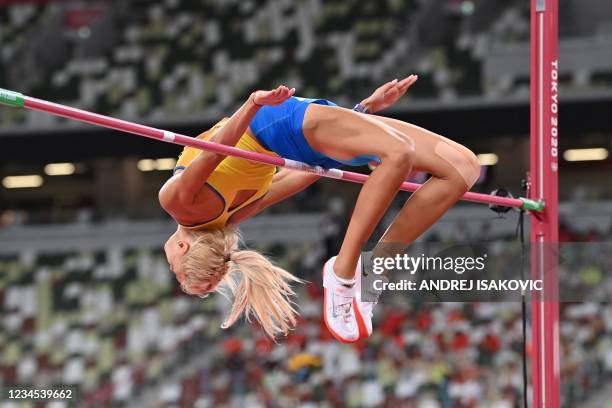 Yevchenko 492 Yuliya Levchenko High Jumper Stock Photos, High-Res Pictures, and ...