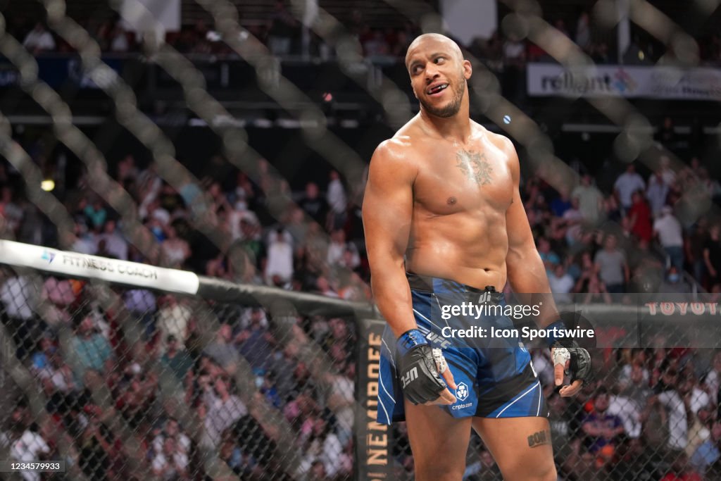 MMA: AUG 07 UFC 265