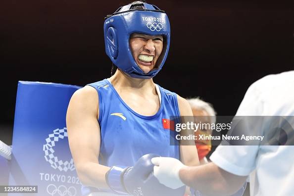 Li Quan Boxing Li Qian of China prepares for the boxing women's middle 69-75kg final ...
