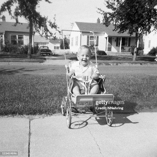 baby stroller en 1959, retro - 1950 1959 fotografías e imágenes de stock