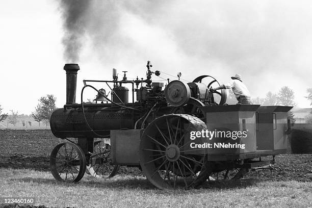 steam traktor, retro - maschine stock-fotos und bilder