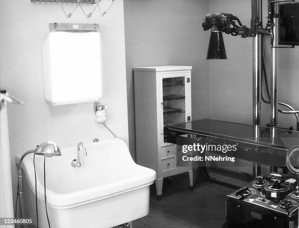 x-ray machine 1959, retro - 1950 1959 photos stock pictures, royalty-free photos & images