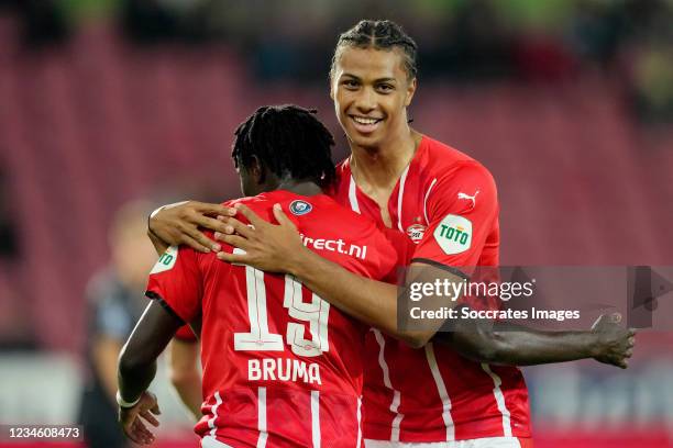 Bruma of PSV celebrates 0-1 with Fode Fofana of PSV during the UEFA Champions League match between FC Midtjylland v PSV at the Arena Herning on...
