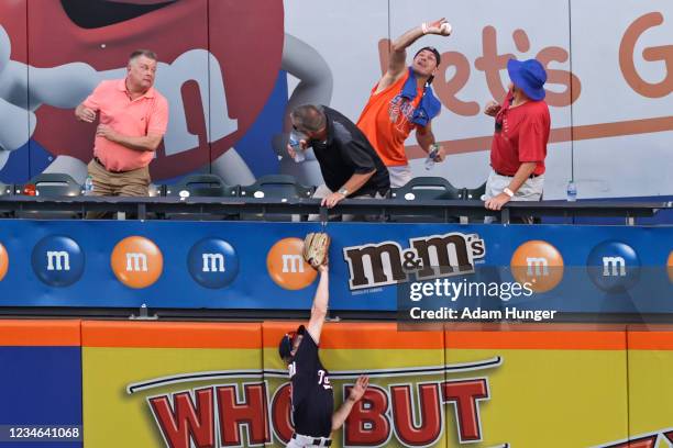 Andrew Stevenson of the Washington Nationals can't catch a walk-off home run hit by Pete Alonso of the New York Mets during the seventh inning in...