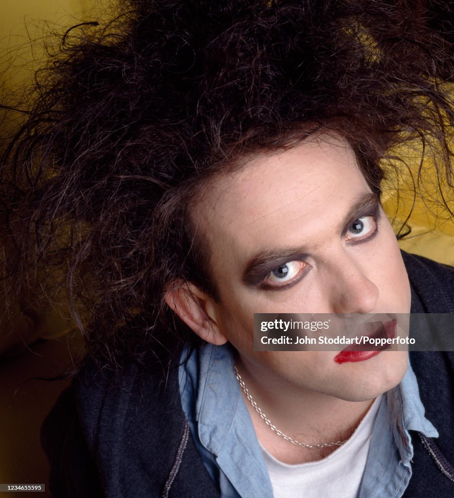 Robert Smith of The Cure, photographed circa May, 1993. Fotografía de  noticias - Getty Images