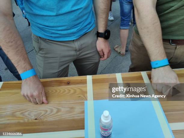 Table Knocking 19 Knock On Wood Table Stock Photos, High-Res Pictures, and Images ...