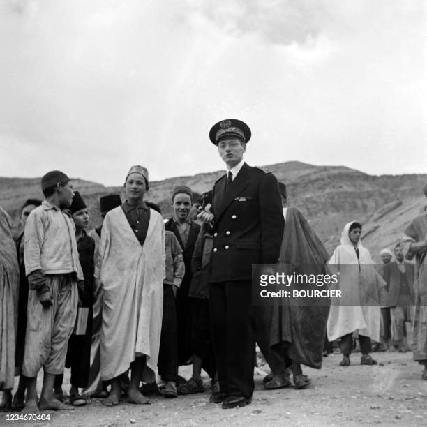 Inhabitants of the M'Chounèche village and a French emissary of the Prefecture gather for the enthronement ceremony of the new caïd Abderrahmane...