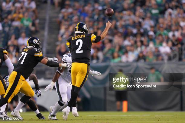 Pittsburgh Steelers quarterback Mason Rudolph throws a pass during the preseason game between the Philadelphia Eagles and the Pittsburgh Steelers on...