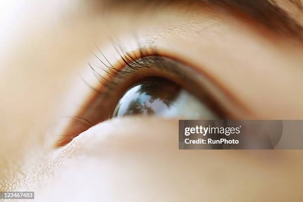 young woman eye close-up - japanese woman looking up stockfoto's en -beelden