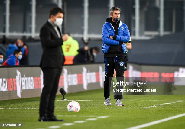 Mauricio Pellegrino coach of Velez Sarsfield looks on during a match between River Plate and Velez Sarsfield as part of Torneo Liga Profesional 2021...