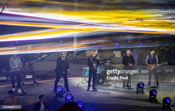 Die Prinzen" on stage during the TV show "Die große Schlagerstrandparty zum Geburtstag ⎼ Endlich wieder live!" on August 14, 2021 in Gelsenkirchen,...