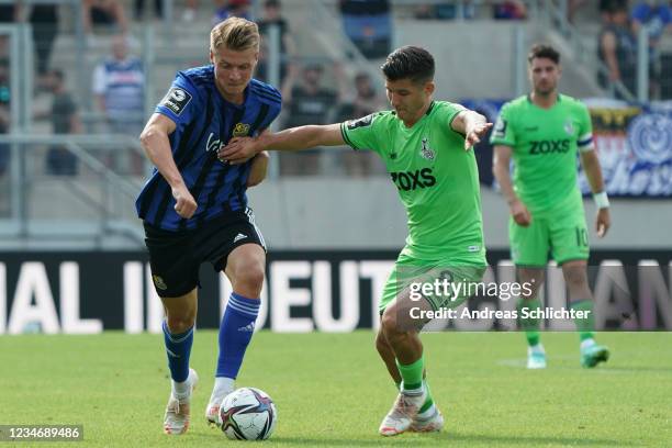 Pius Kraetschmer of FC Saarbruecken controls the ball against Darius-Dacian Ghindovean of MSV Duisburg during the 3. Liga match between 1. FC...