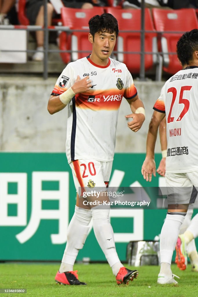 Nagoya Grampus v Shonan Bellmare - J.League Meiji Yasuda J1