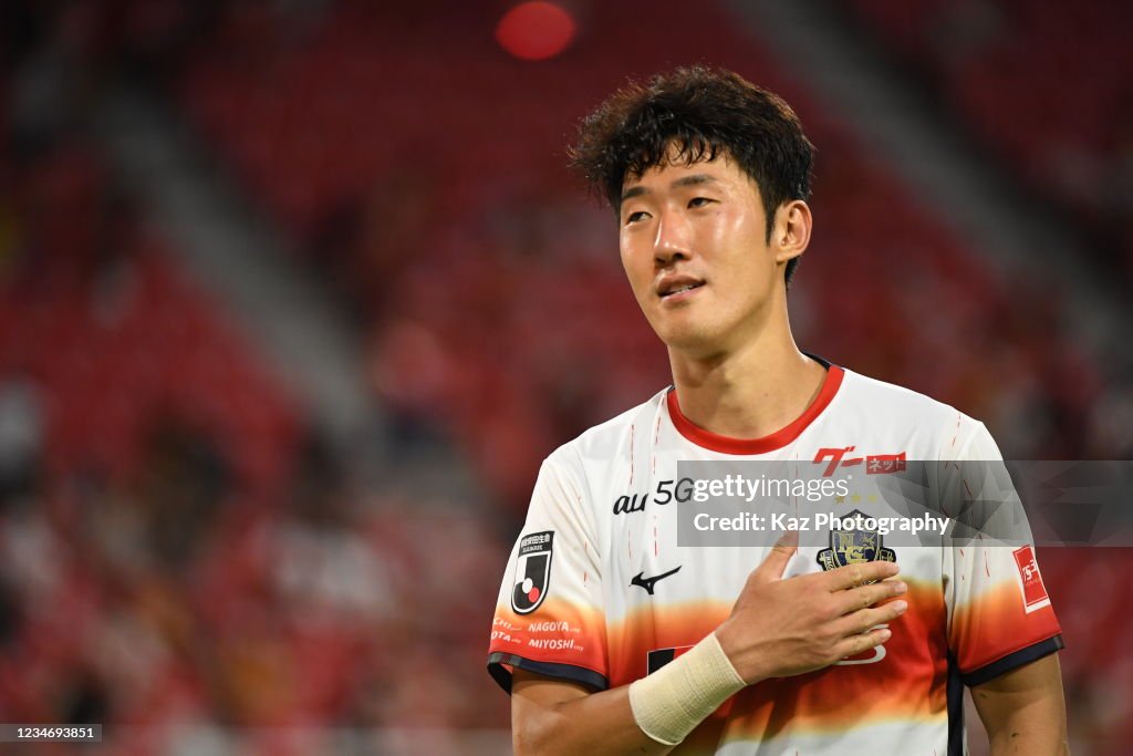 Nagoya Grampus v Shonan Bellmare - J.League Meiji Yasuda J1