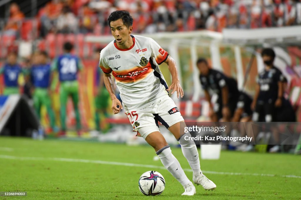 Nagoya Grampus v Shonan Bellmare - J.League Meiji Yasuda J1