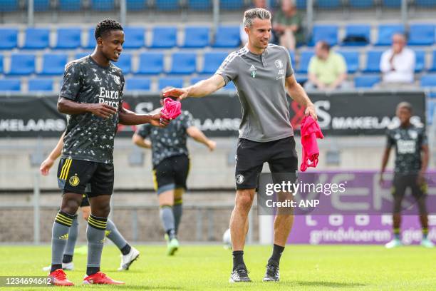 Luis Sinisterra of Feyenoord, Feyenoord striker Robin van Persie during the Dutch Eredivisie match between Willem II and Feyenoord at the Koning...