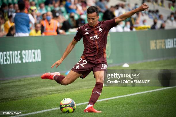 Metz's French defender Sofiane Alakouch controls the ball during the French L1 football match between FC Nantes and FC Metz at the La Beaujoire...
