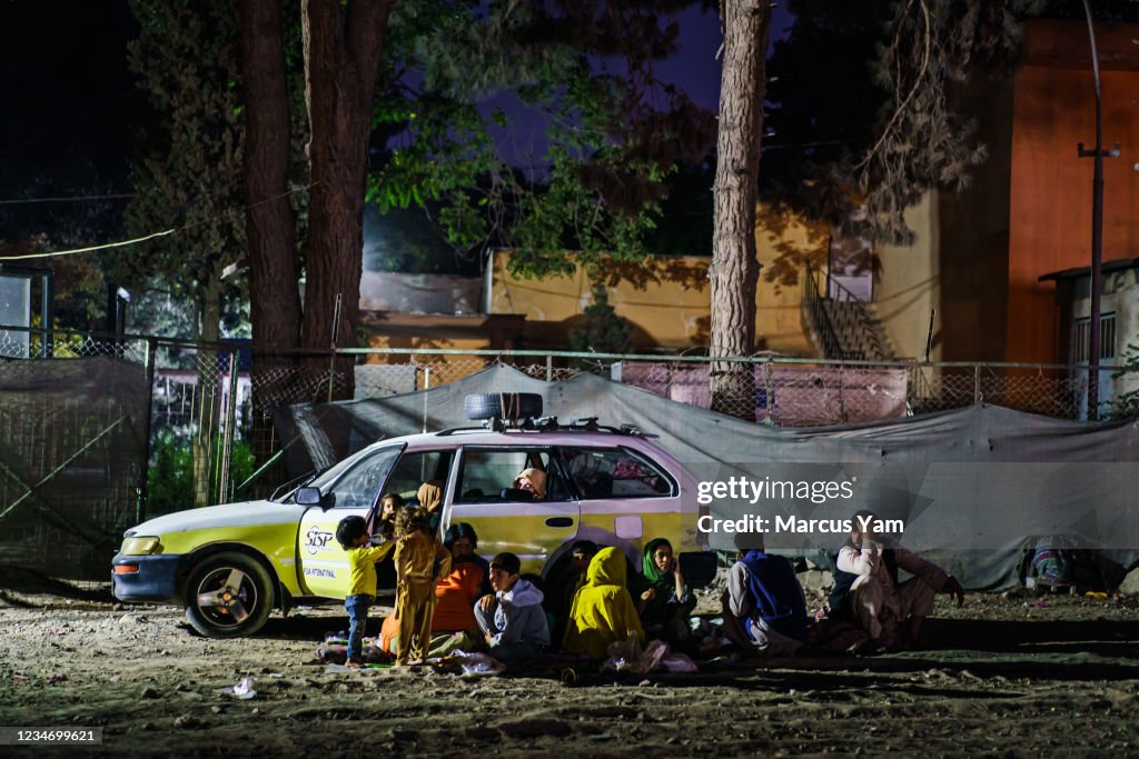 AFGHANS FLEEING FIGHTING OUTSIDE KABUL