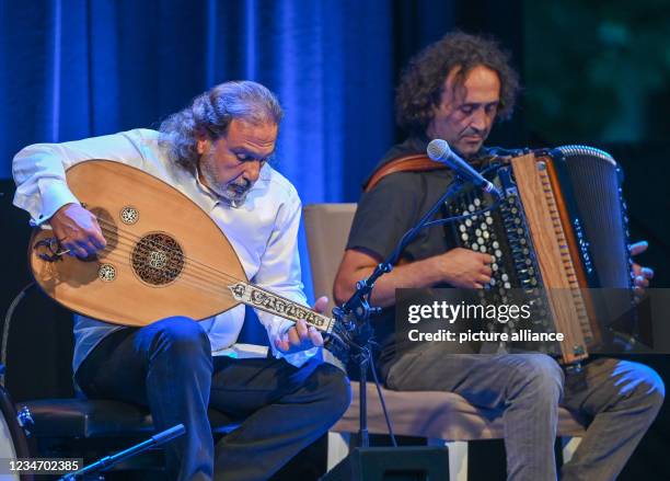Um Rabih Rabih Abou Khalil Photos et images de collection - Getty Images