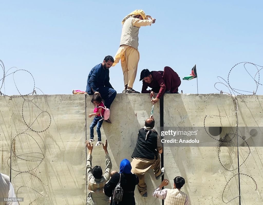 Thousands of Afghans rush to the airport in Kabul