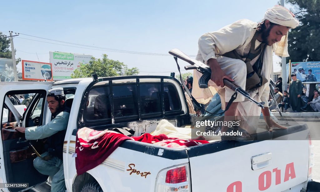 Thousands of Afghans rush to the airport in Kabul