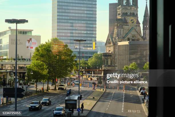 August 2021, Berlin: View from the moving IC 2949 over Hardenbergstraße to Bikini Berlin , the Europacenter and the Kaiser Wilhelm Memorial Church in...
