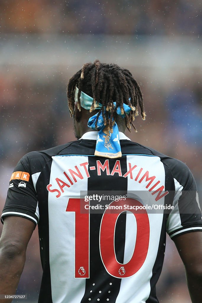 Allan Saint-Maximin of Newcastle United wears a Louis Vuitton bandana  News Photo - Getty Images