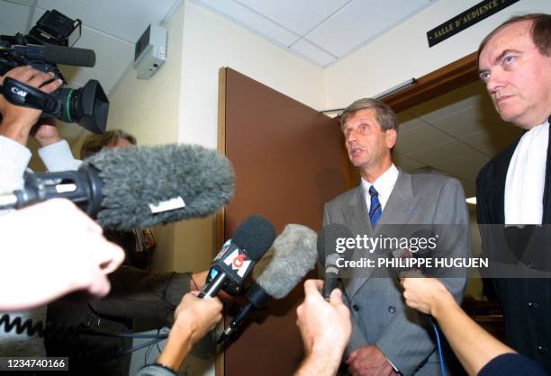 Le directeur général d'Eurotunnel Alain Bertrand et Maitre Jean Pierre Boivin, le conseiller d'Eurotunnel, répondent aux questions des journalistes,...