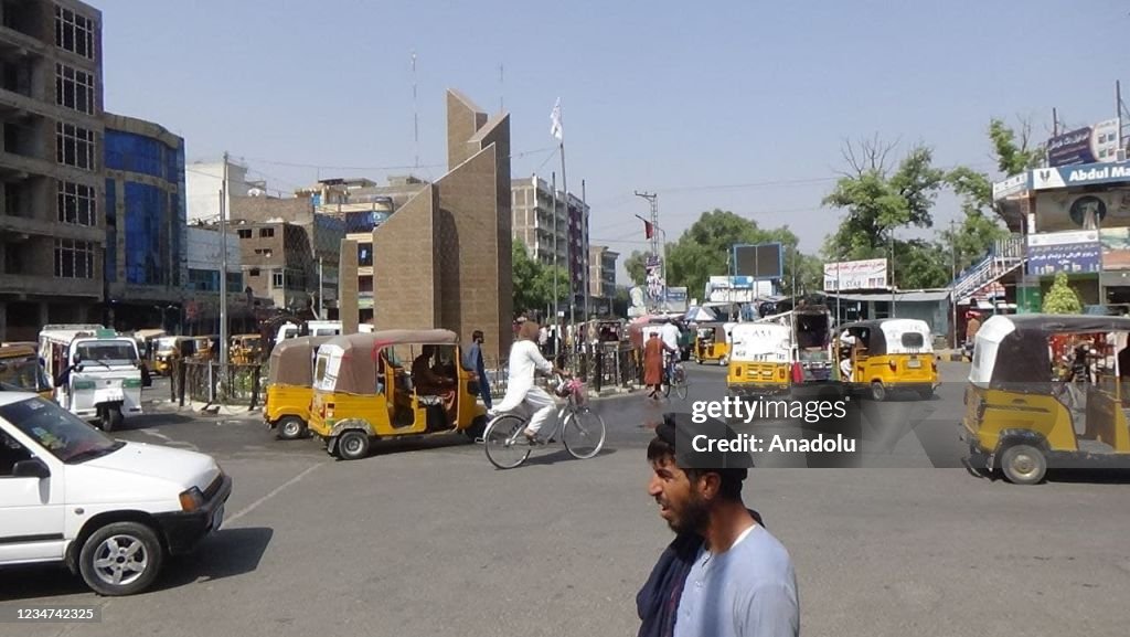 Taliban patrols Jalalabad city