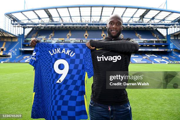 Romelu Lukaku of Chelsea holds his number 9 shirt after a training session at Stamford Bridge on August 18, 2021 in London, England.