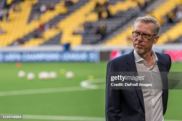 Head coach Peter Stoeger of Ferencvarosi TC Looks on prior to the UEFA Champions League Play-Offs Leg One match between BSC Young Boys and...