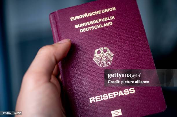 May 2021, Berlin: A German passport is being fetched. Photo: Fabian Sommer/dpa