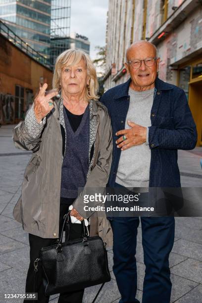 August 2021, Berlin: Volker Schlöndorff and wife Angelika Schlöndorff arrive at the premiere of the film Now at the cinema Delphi Lux. Photo: Gerald...