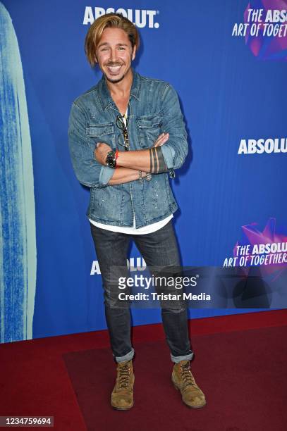 Gil Ofarim attends the "The Absolut Art of Togetherness" art talk at Hotel de Rome on August 19, 2021 in Berlin, Germany.