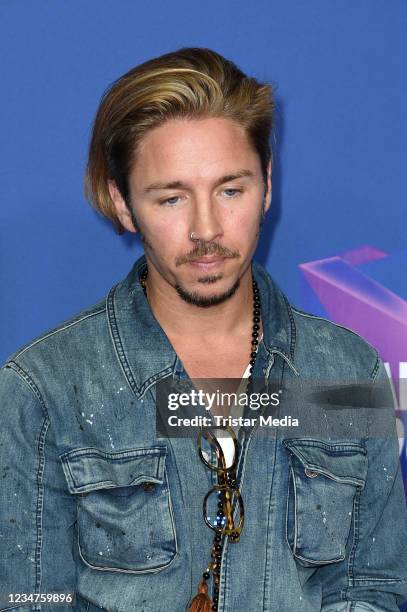 Gil Ofarim attends the "The Absolut Art of Togetherness" art talk at Hotel de Rome on August 19, 2021 in Berlin, Germany.