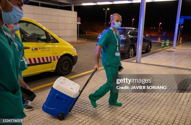 Cardiovascular surgeon Juan Esteban de Villarreal pulls a portable fridge containing a donor's heart to be implanted in a patient at Puerta de Hierro...