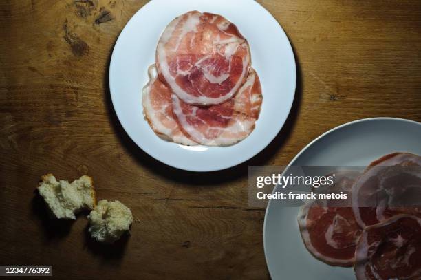 slices of pancetta - pancetta stock pictures, royalty-free photos & images