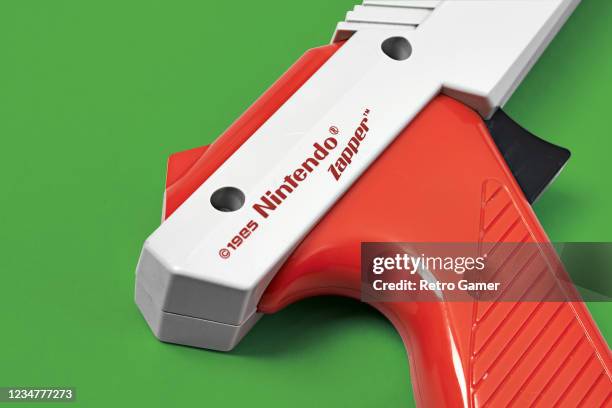 Two Zapper Nes 3,668 Nintendo Zapper Stock Photos, High-Res Pictures, and Images ...